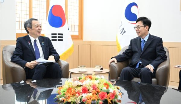 외교부 박윤주 제1차관, 주한일본대사 접견 기사 이미지